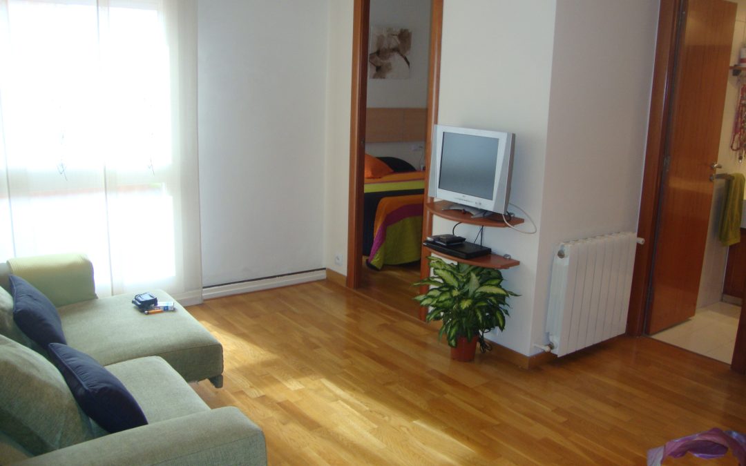 Bonito piso junto al Mercado y de la parada de metro Collblanc L5 y L9 al aeropuerto.